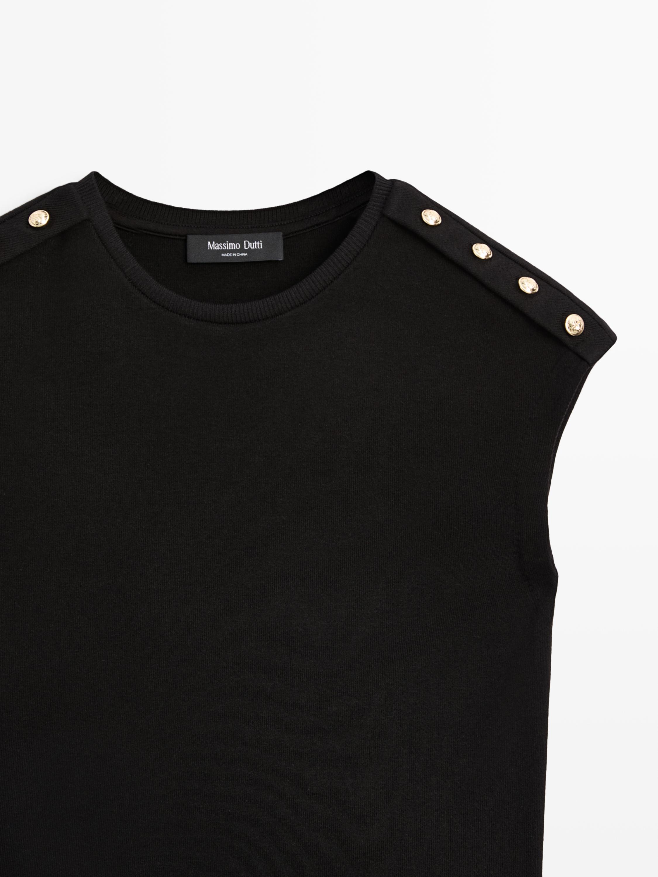 Drop sleeve T-shirt with button details